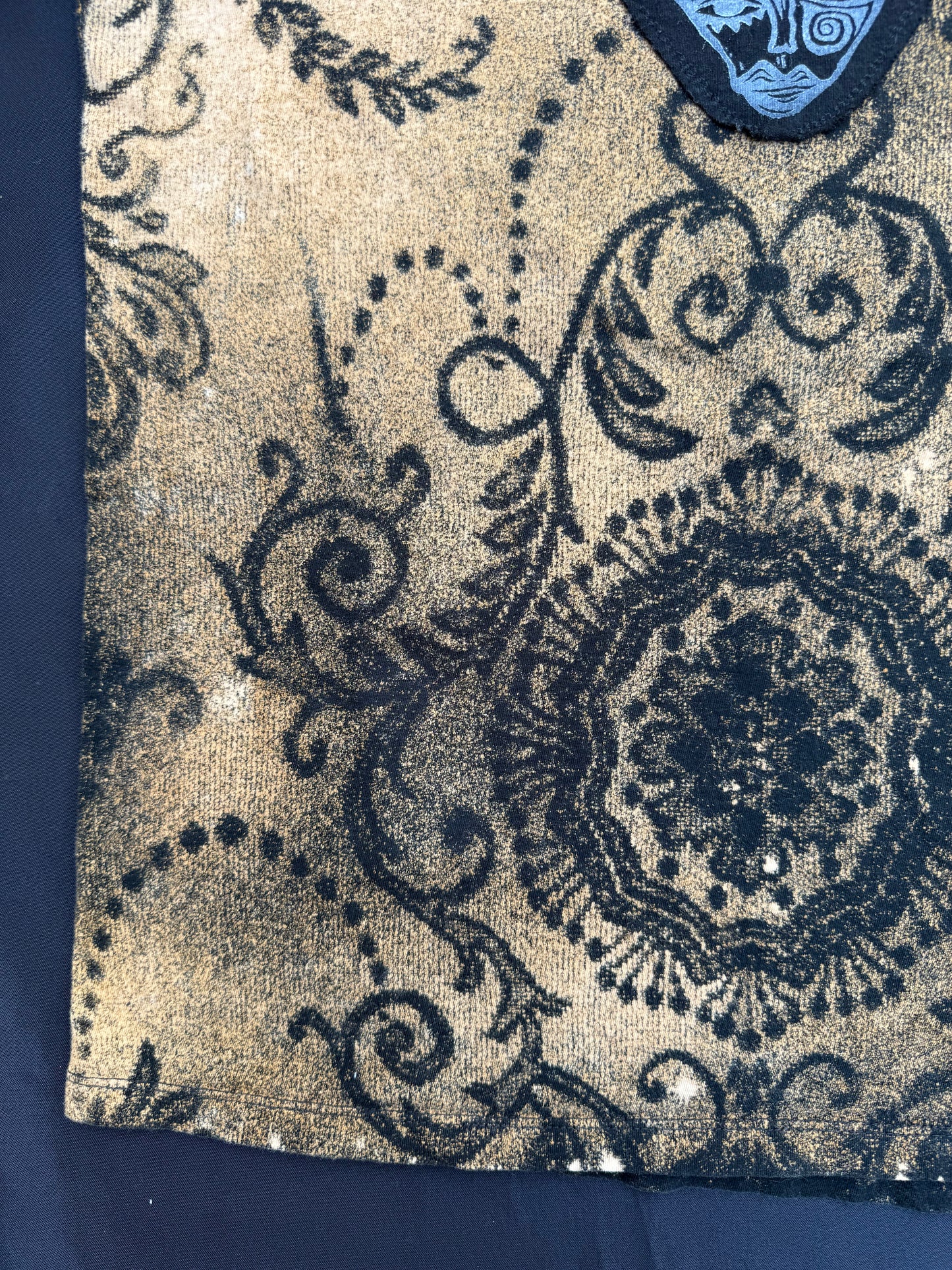 Face patch bleach lace dyed t-shirt