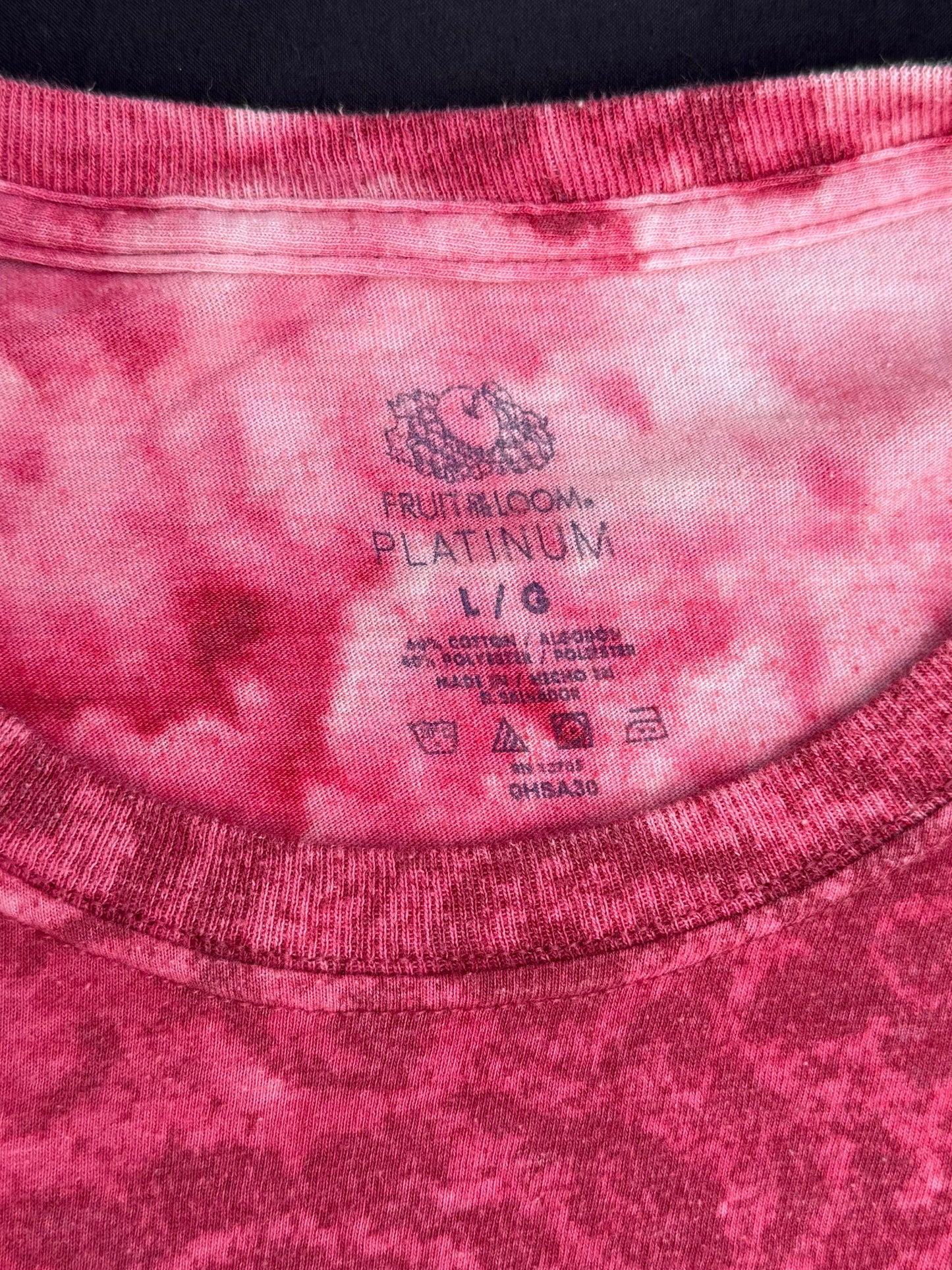 Shape patch bleach dyed shirt