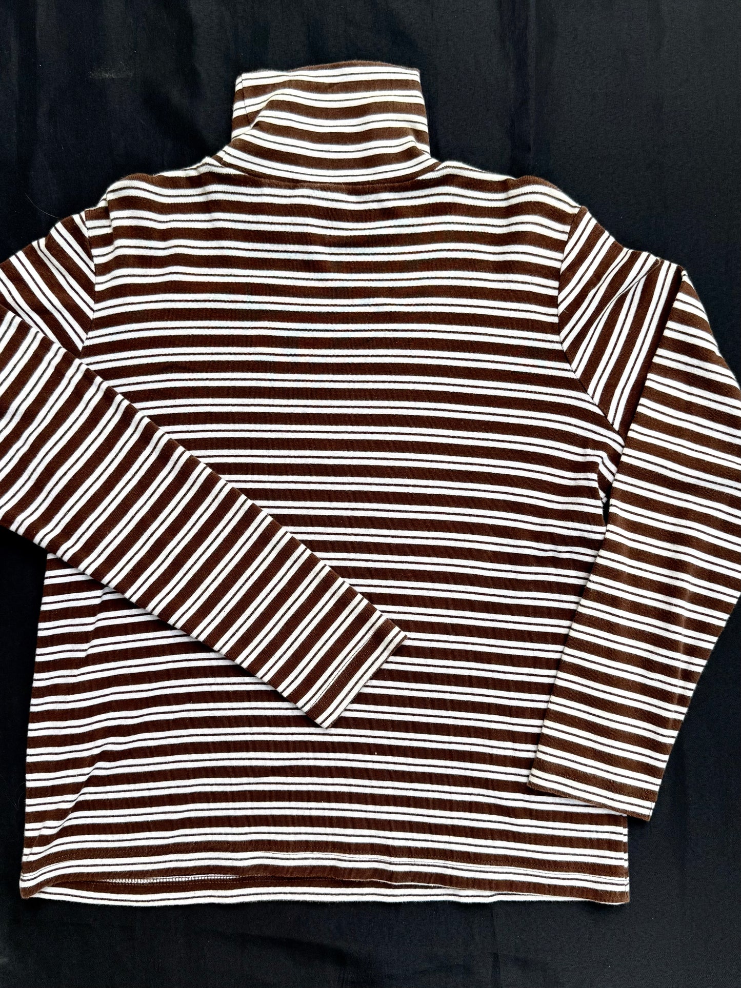 Shape patch striped turtle neck