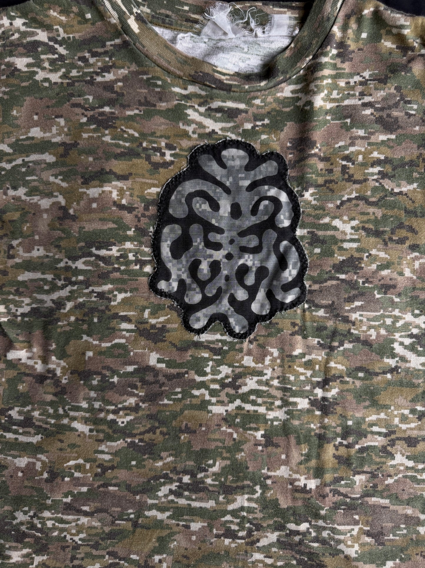 Shape patch camo t-shirt