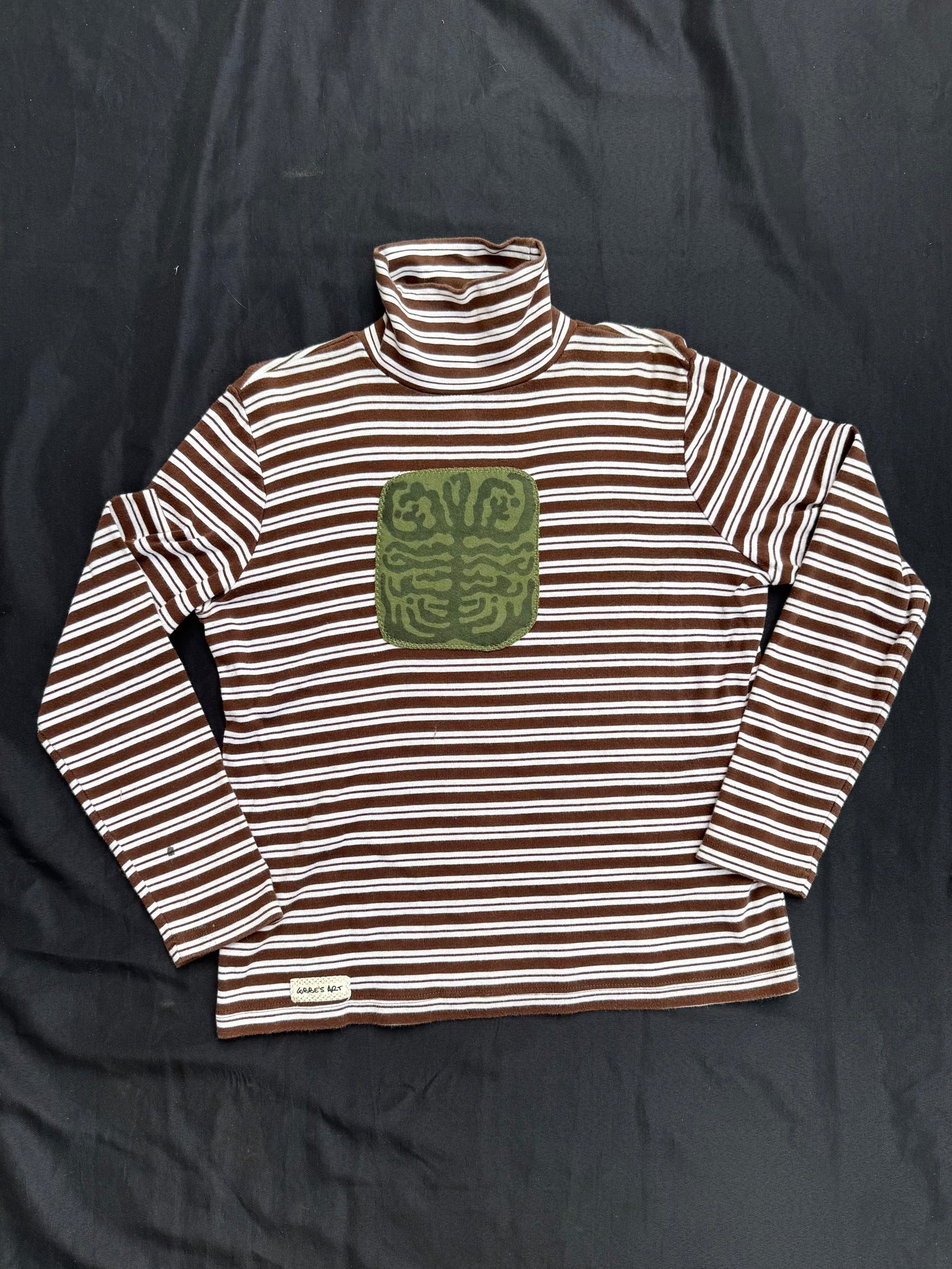 Shape patch striped turtle neck