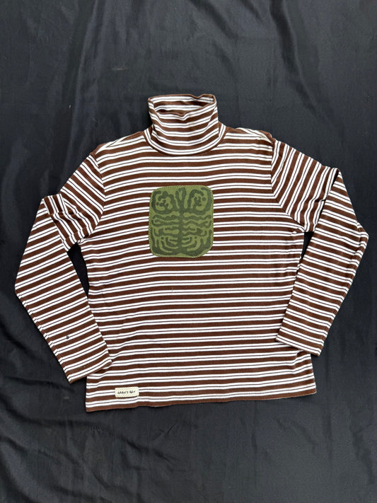 Shape patch striped turtle neck