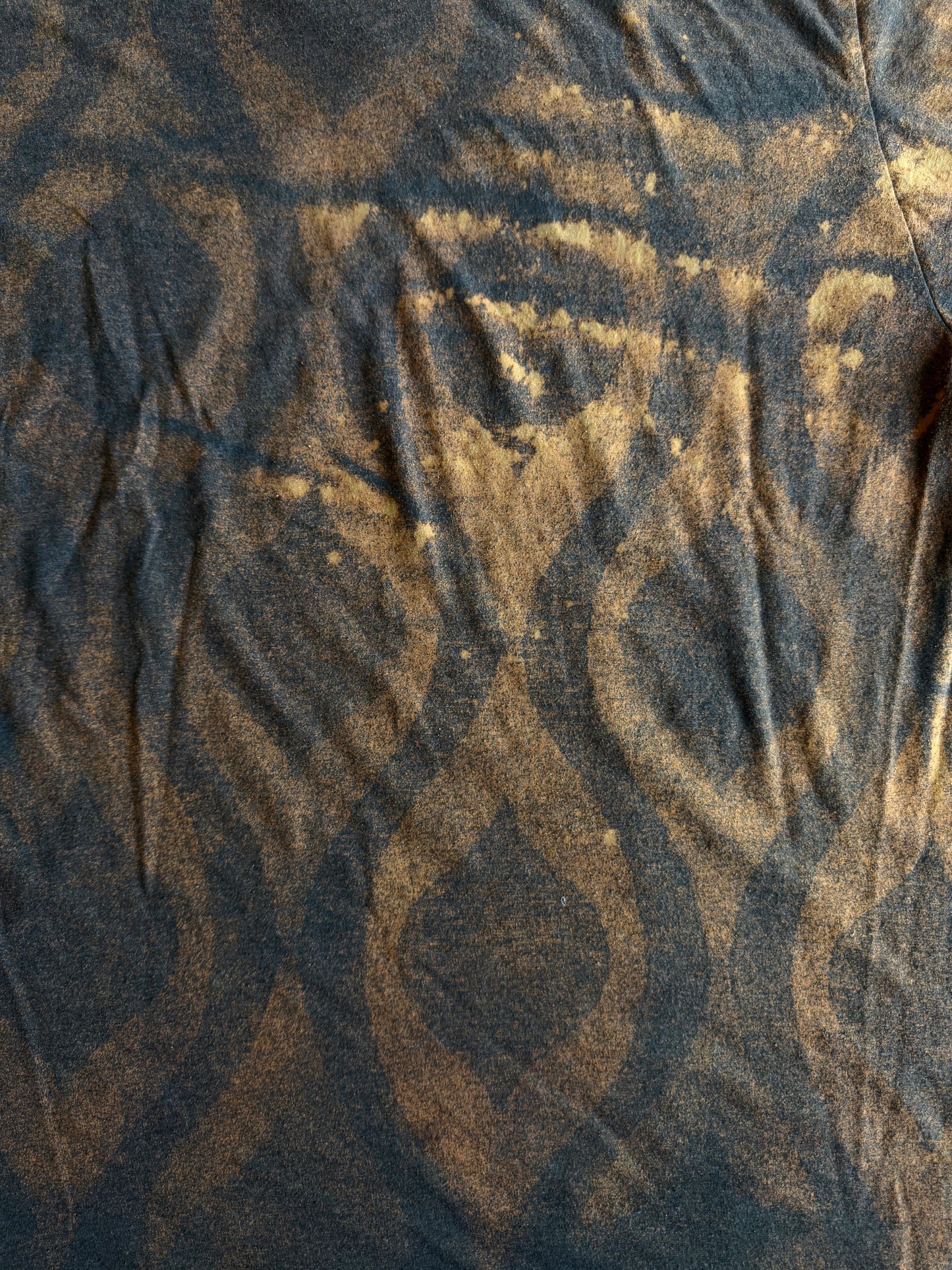 Intertwined patch bleach dyed t-shirt