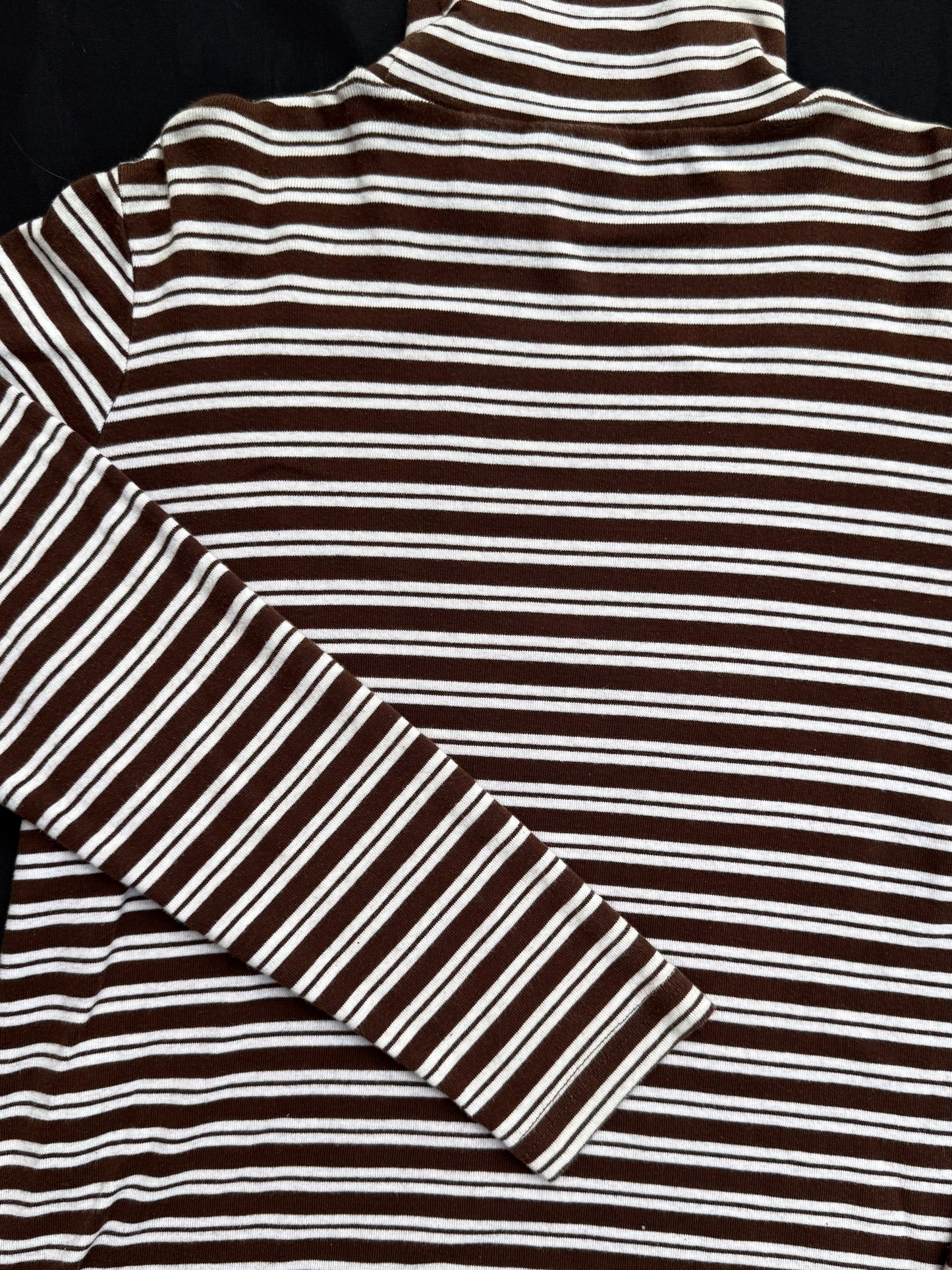 Shape patch striped turtle neck