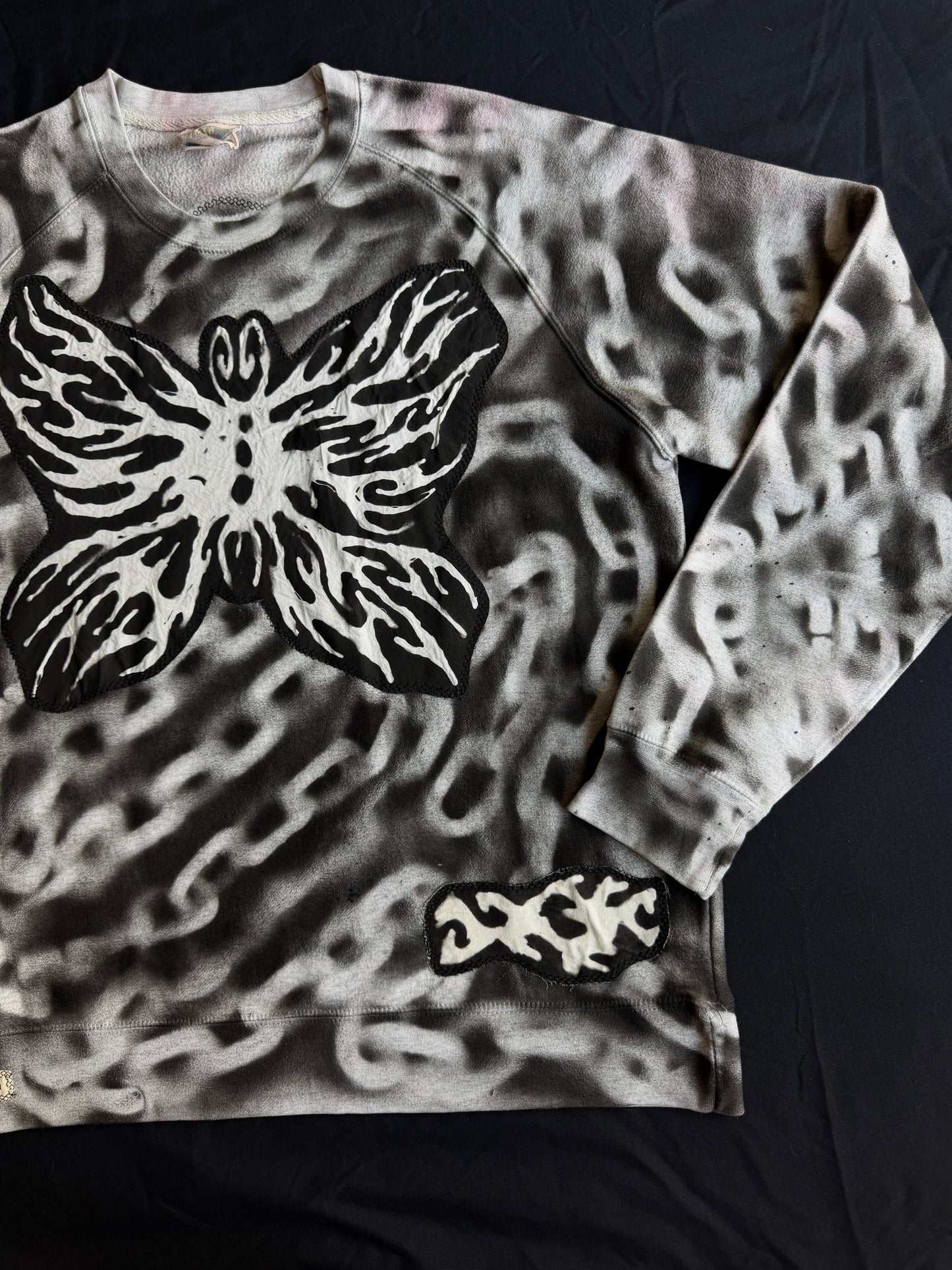 Butterfly chain crewneck