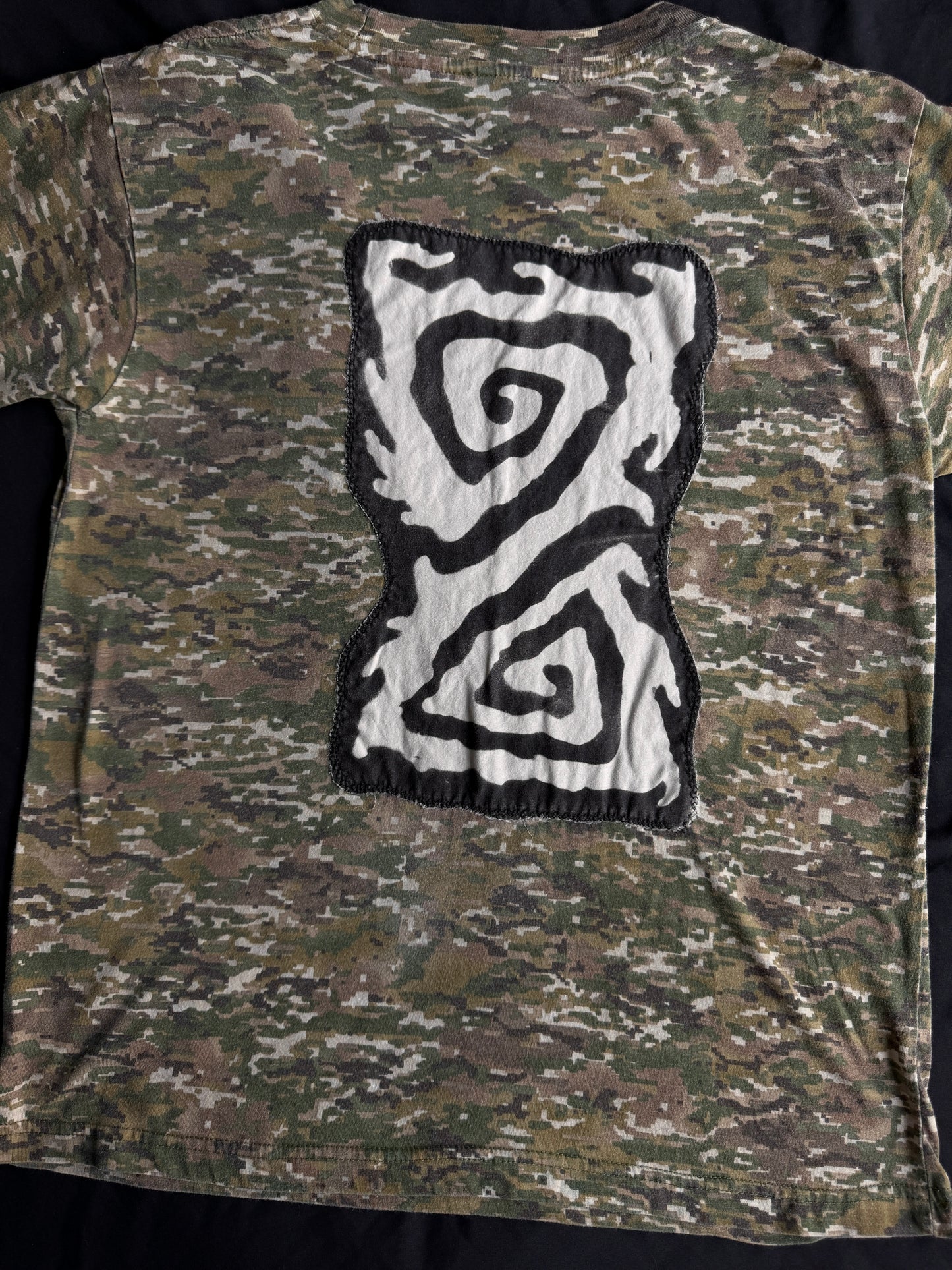 Shape patch camo t-shirt